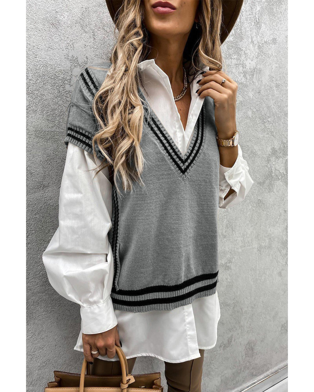 Azura Exchange Gray V Neck Contrast Stripes Trims Short Sleeve Sweater - M