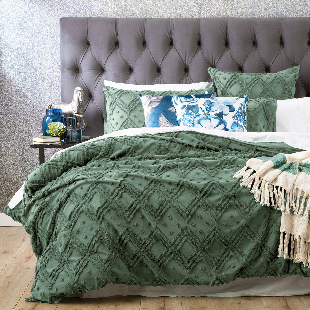 Medallion Sage Cotton Vintage Washed Tufted Queen Quilt Cover set by Park Avenue