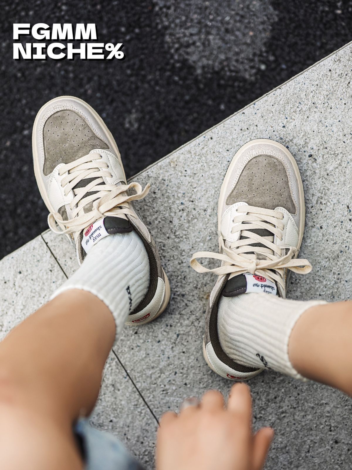 Embroidered Skate Shoes Floral Sneakers Canvas Skateboarding Shoes Handcrafted - Khaki - Size 9(AU9/EU42)