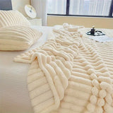 Luxurious faux rabbit fur blanket (200*230cm / white color) - feels like stroking a cat, with a pure color and simple style - soft, warm, comfortable, suitable for sofas, beds, offices and travels - multi-functional