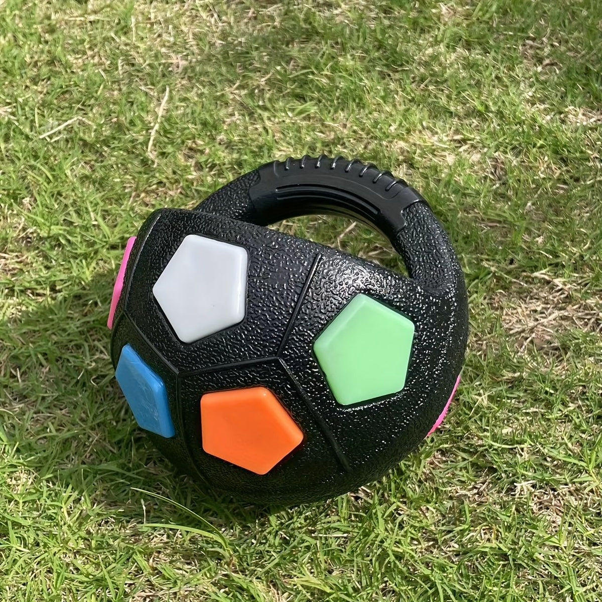 Football-shaped pet dog toys, sturdy and durable tooth-grinding training toys, squeaking sound toys