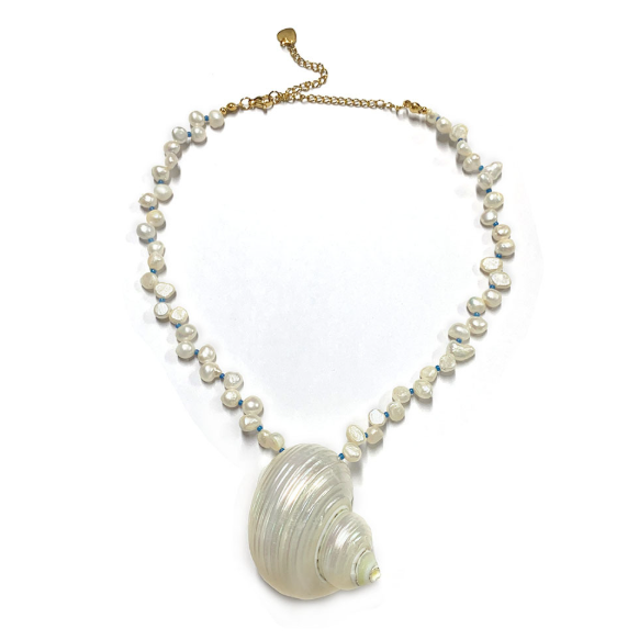 Vintage Inspired Pearls Conch Shell Pendant Necklace Lightweight Jewelry For Women