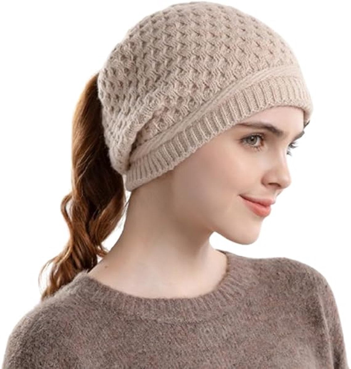 Women's winter hat - Knitted hat - Knitted hat with ponytail opening - Oversized cable-knit winter hat - Hat with skull motif