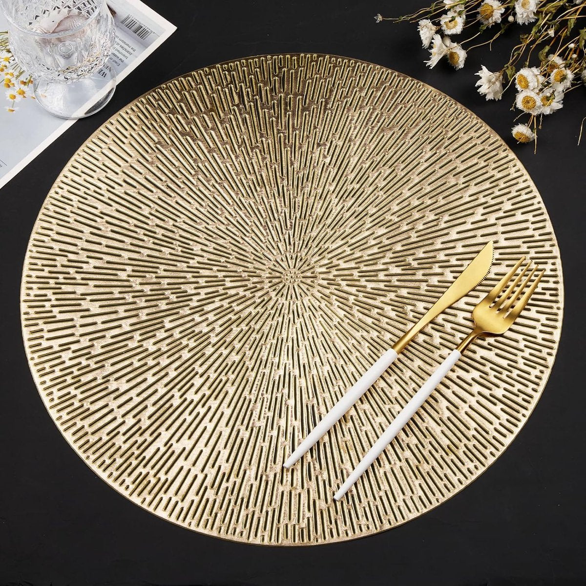 Set of 6 round placemats - Gold Placemats - 38x38cm - coasters - Openwork - Heat resistant - Luxurious appearance - Washable - Easy to clean - for kitchen and dining table decoration