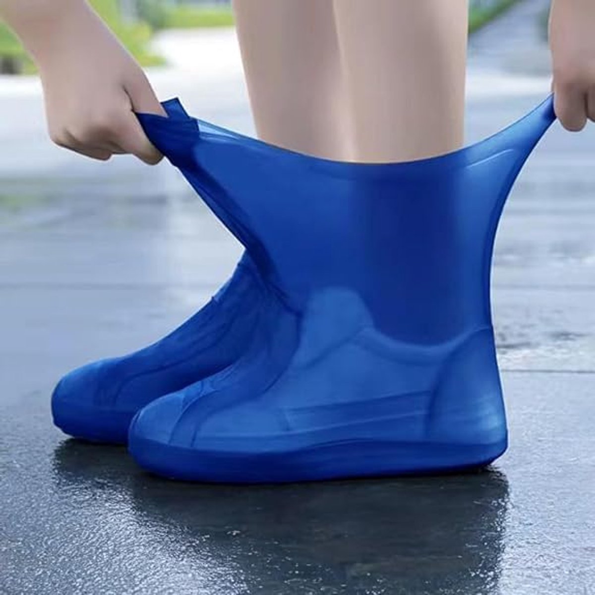 Overshoes - 1 Pair - Waterproof Silicone Overshoes - Reusable, Non-slip, Suitable for Outdoor Activities (Blue - Size M)