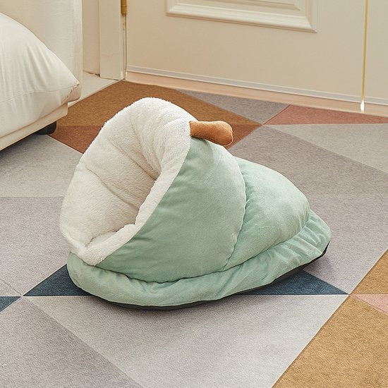 Cat Bed - Comfortable Slipper-Shaped Cat Bed - Semi-Closed Pet Den - Suitable for Indoor Cats and Small Dogs - Warm Plush Cat and Dog Bed - Non-Slip Bottom - 50*35*30 cm - Vegetable