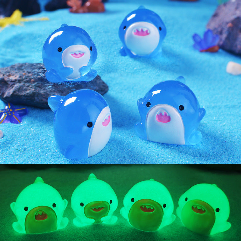 Aquarium Decoration – Ornaments – Night Glow Cute Mini Shark Figure Set – Cartoon DIY Shark Resin Accessories for Ocean Diorama, Aquascaping & Atmospheric Desk Decor – 1 Set