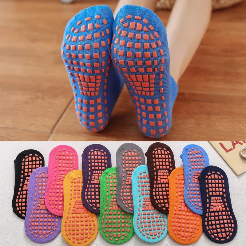 Gray Anti-Slip Trampoline Socks for Parent-Child Use, Cotton Polyester Spandex with Silicone Dots, Elastic Sports Socks for Kids 5-11 Years Old