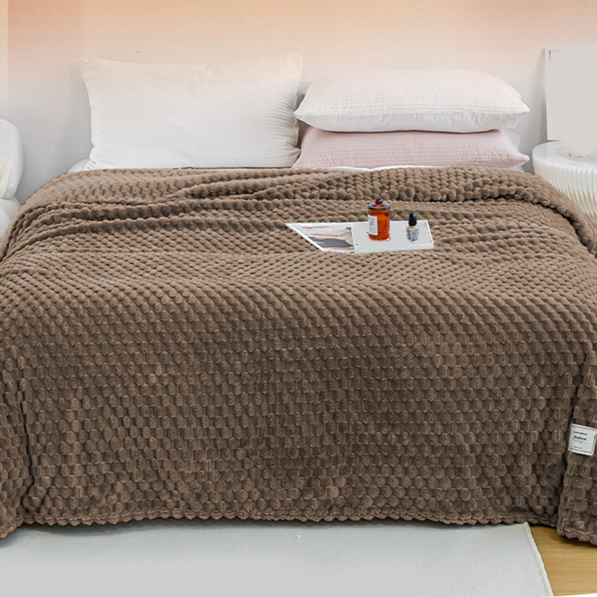Kdkad Cooling Blanket, Summer Ice Soft Double Sensation Ice Cool Summer Cool Blanket, Cooling Blankets Absorbs Body Heat to Keep Cool on Warm Night, Ultra-Cool Lightweight Blanket 39.4×47.2 in Khaki