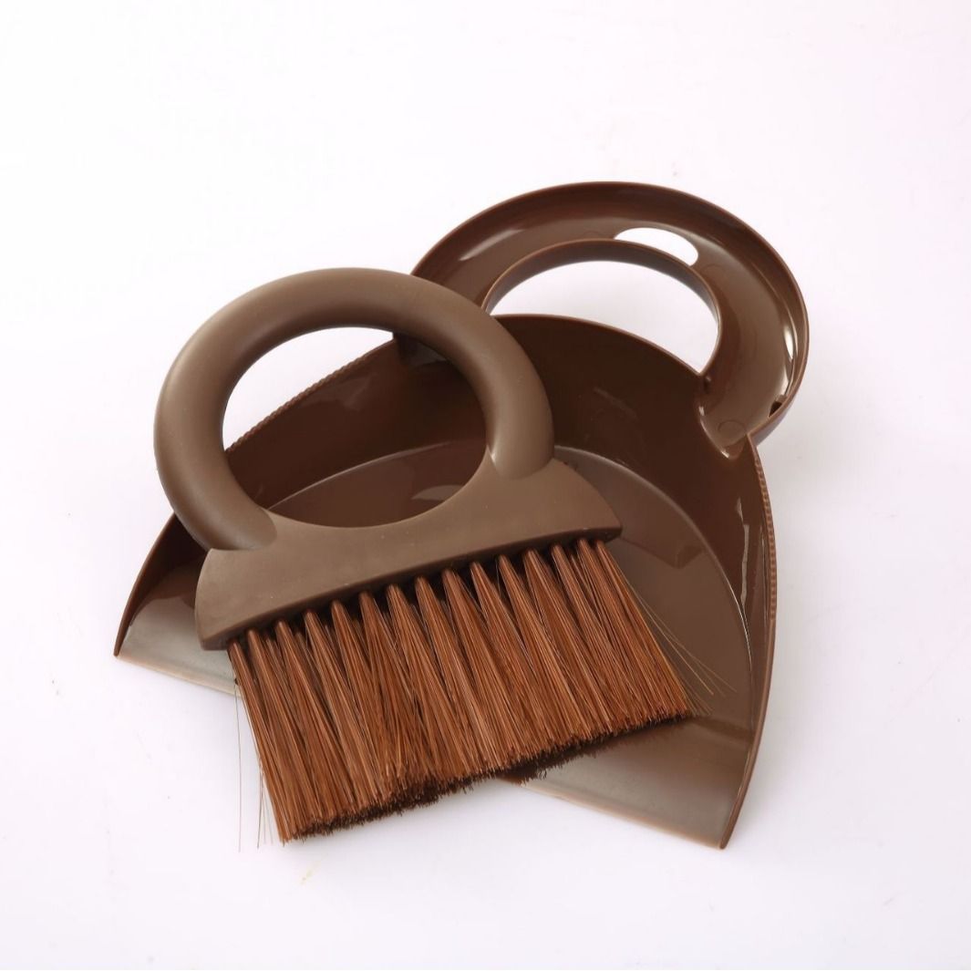 The  Mini Table Dustpan and Brush, Clean Crumbs and Dirt of Tablecloths, Desks and Dining Room Tables, Comfortable Handle,  Table Accessories (Coffee)