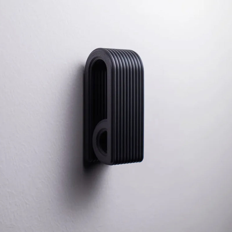 3D-printed press-lock towel hooks | Self-locking hooks, black