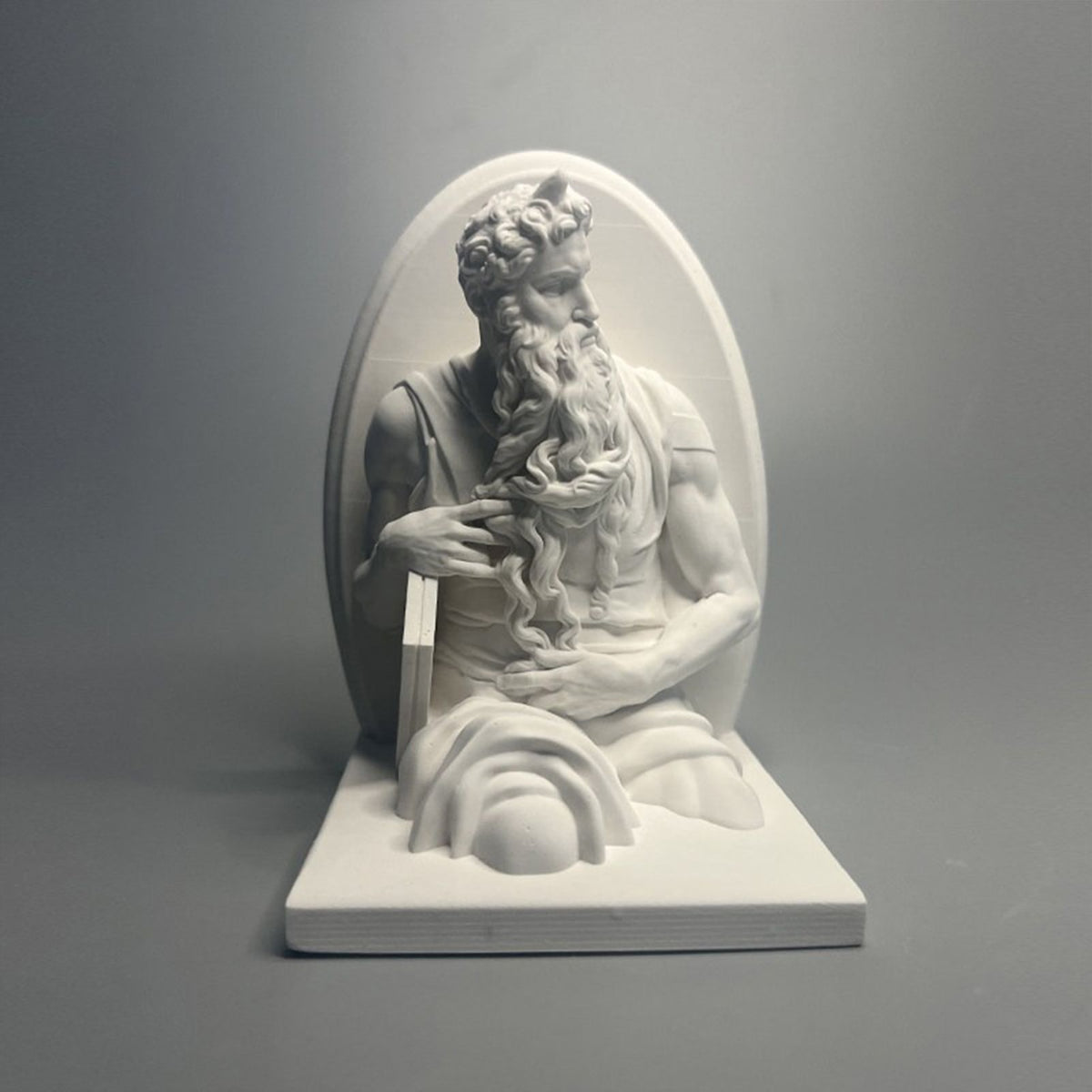 Classic Moses Statue – High-Quality Plaster Sculpture of Prophet Moses with Tablets – Elegant White Art Decor for Home, Office, & Study – Perfect Gift for Art History Students & Religious Decor