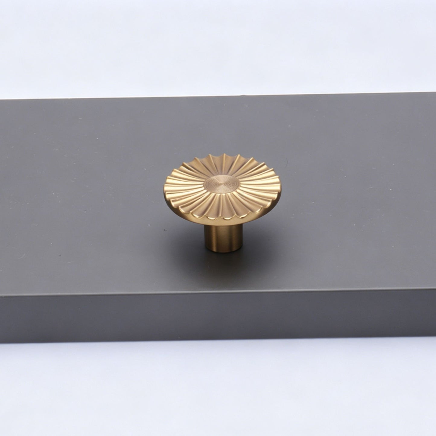 Radiating Daisy Fan Single Hole Knob 4pcs