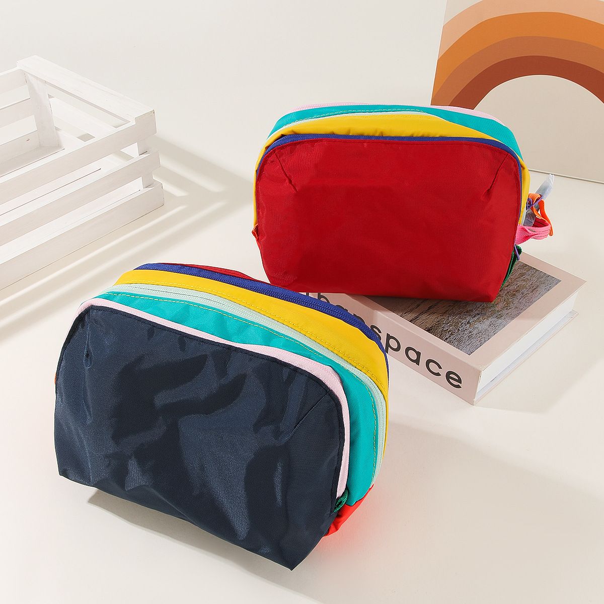 Dopamine Color-Blocking Cosmetic Bag, waterproof with large capacity, layered storage for skincare and makeup, easy opening and closing with drawstring zipper, essential sweet storage item for travel and commuting./(former) navy blue (later) scarlet