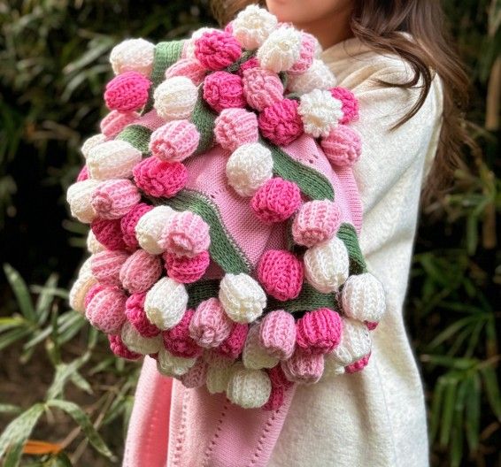 Pink Mist Gradient Rose Bouquet Blanket – a versatile, all-season blanket, perfect for office naps or as an air-conditioning cover.（Diameter: 150 cm / 59 in）
