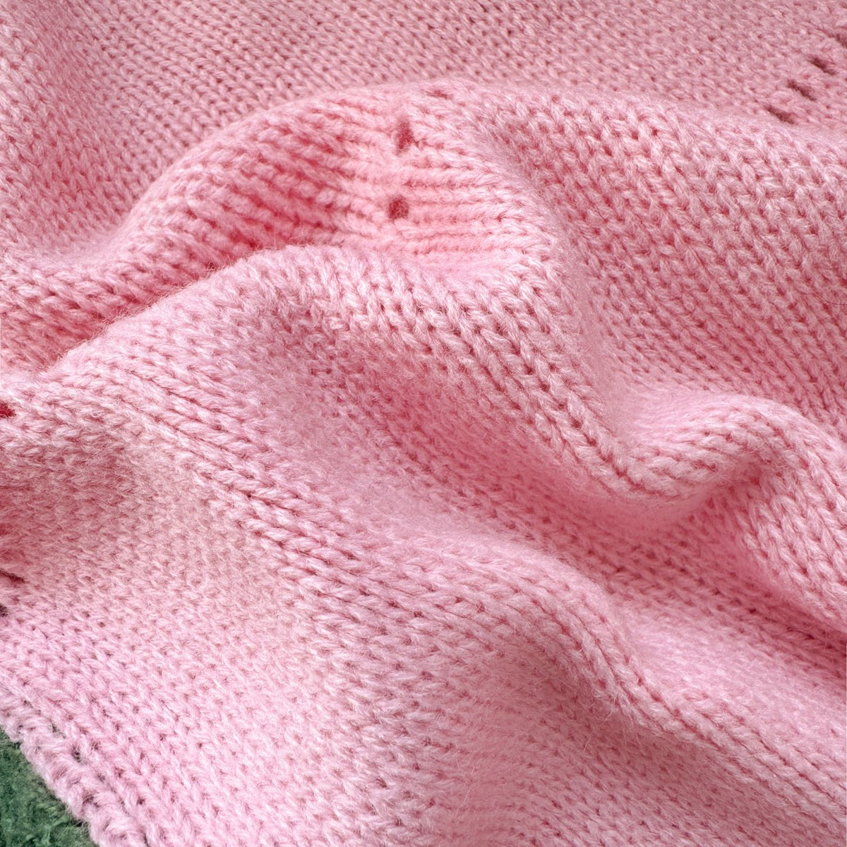 Pink Mist Gradient Rose Bouquet Blanket – a versatile, all-season blanket, perfect for office naps or as an air-conditioning cover.（Diameter: 100 cm / 39 in）