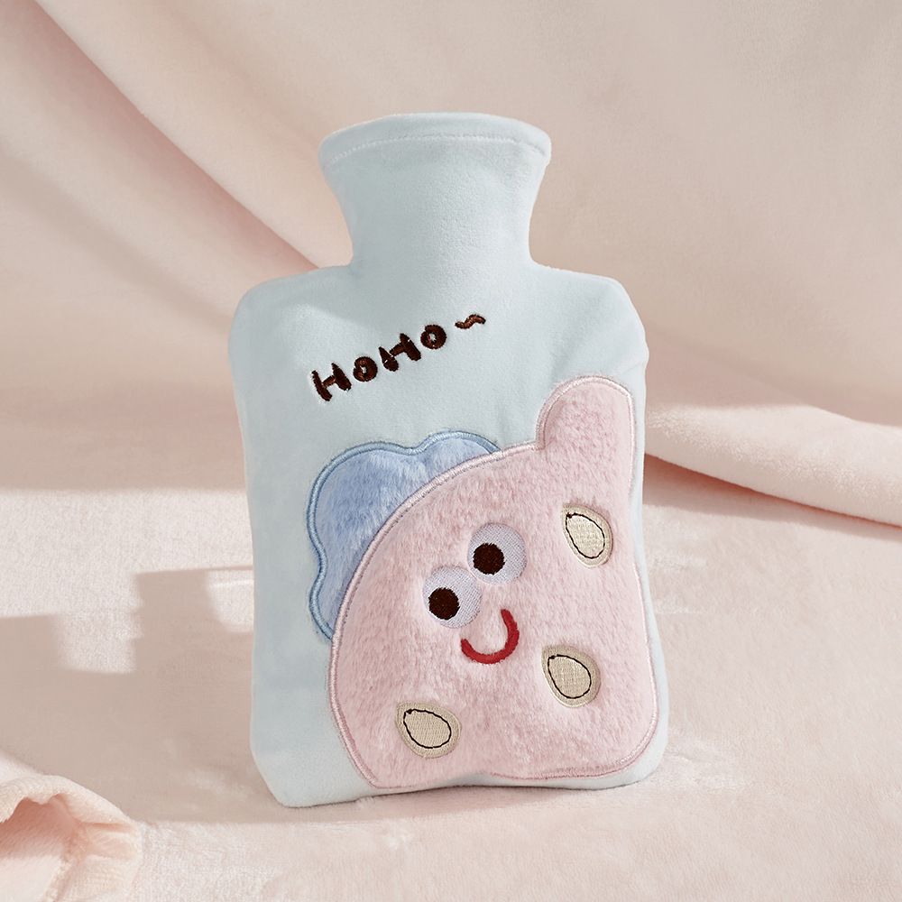 1 PC 1000ML Fillable Hot Water Bottle, removable fleece cover, no shedding. High-quality odorless PVC inner bladder, inner color random.(Blue strawberry）