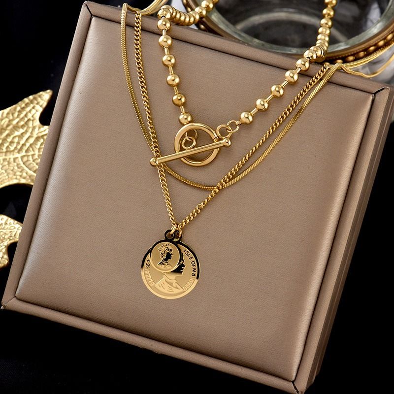 Retro Queen Pendant Layered Necklace, 18K Gold-Plated Titanium Collar Necklace, Women's Fashion Necklace