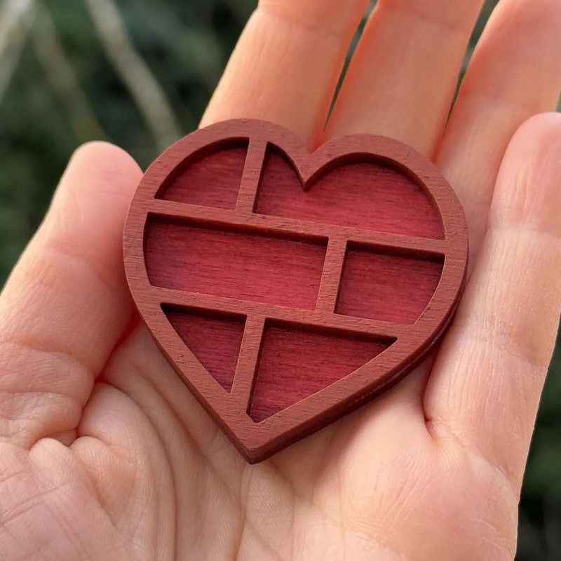 Wooden display stand for mini curiosities,Heart shape