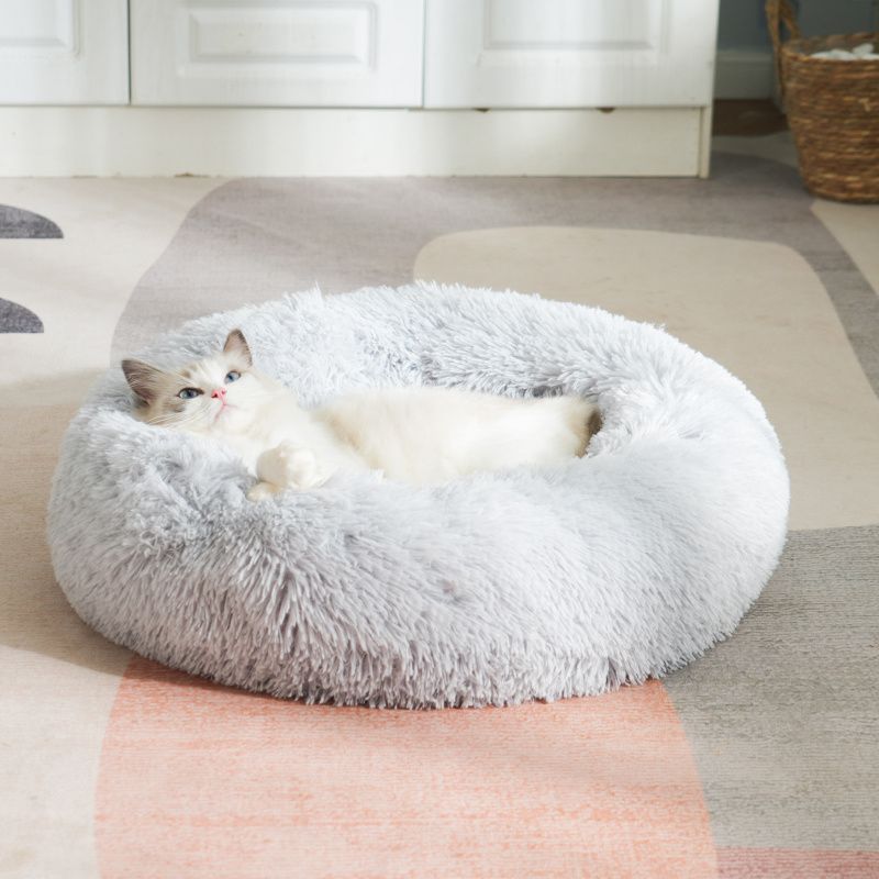 Plush Pet Nest Soft Donut Cat Bed – Cozy Round Couch for Cats and Small Dogs, Comfortable Sleeping Spot for Warmth and Deep Sleep, Suitable for Indoor Home Use (L, White)