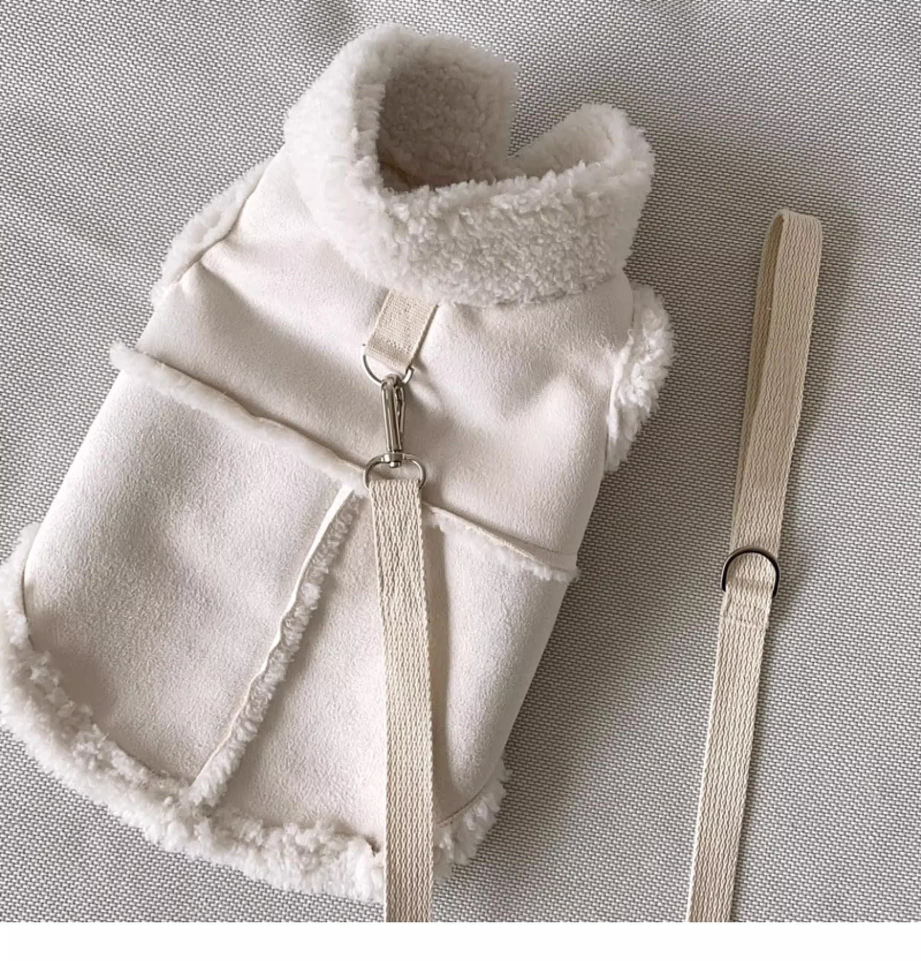 Cozy Pet Winter Vest with Leash Loop: Faux Suede & Plush Fleece Warm Coat for Small Dogs, Cats, and Puppies – Perfect for Autumn, Winter Walks, and Indoor Comfort (XS, White)(Leash not included)