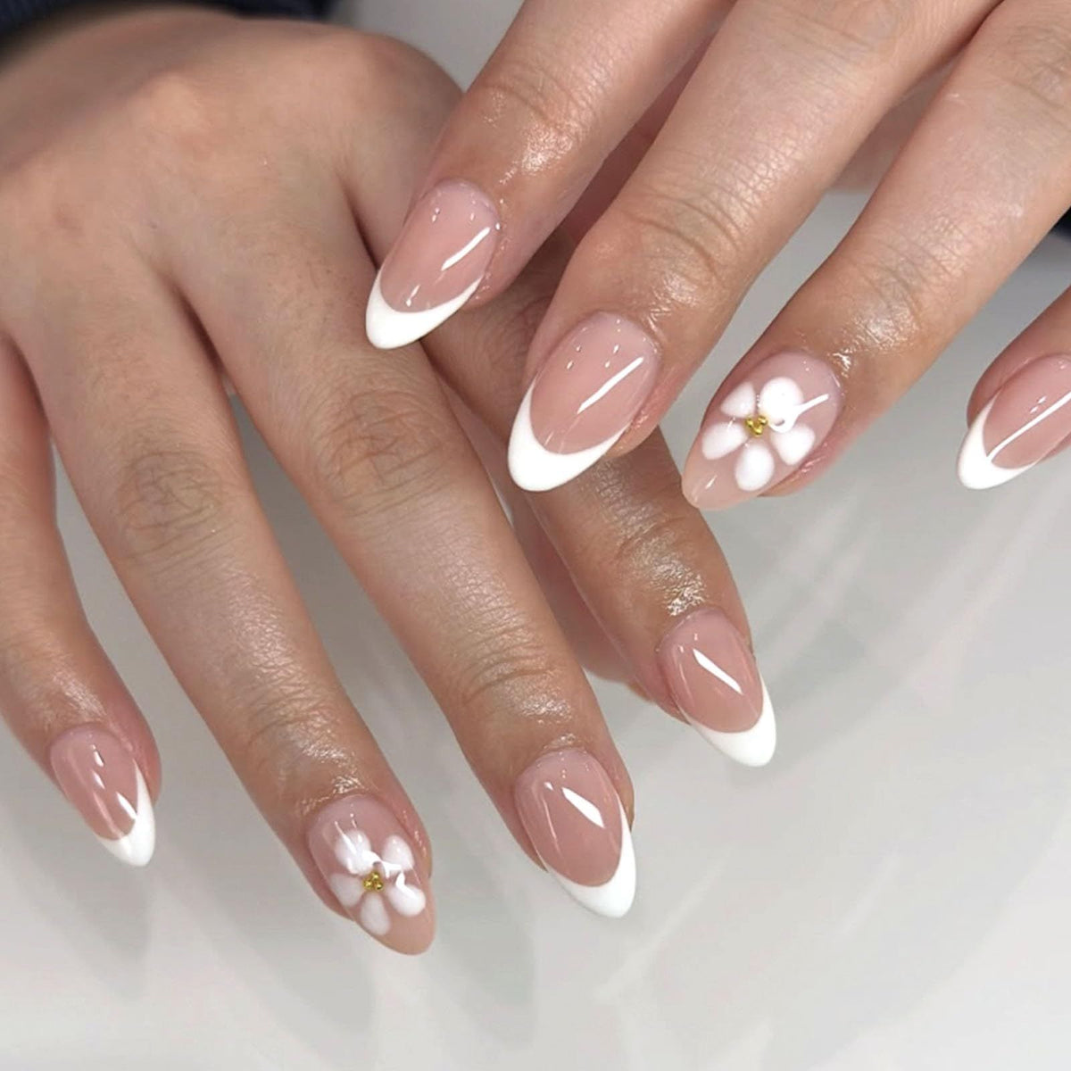 Elegant Almond Fake Nails, Perfect for Daily Wear, Parties & Special Occasions (light pink)