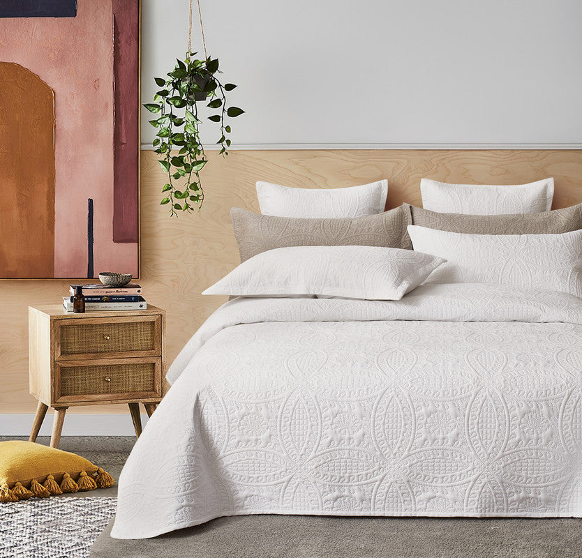 Lisbon Quilted 3-Piece Embossed Coverlet Set (White, Queen/King)