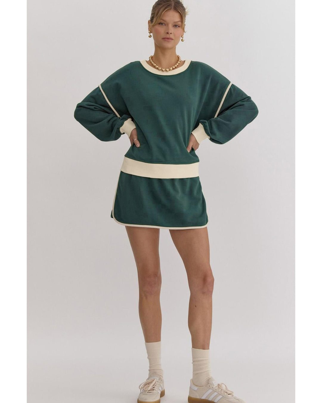 Evergreen Color Contrast Loose Pullover and Lace-up Waist Skort Set - L