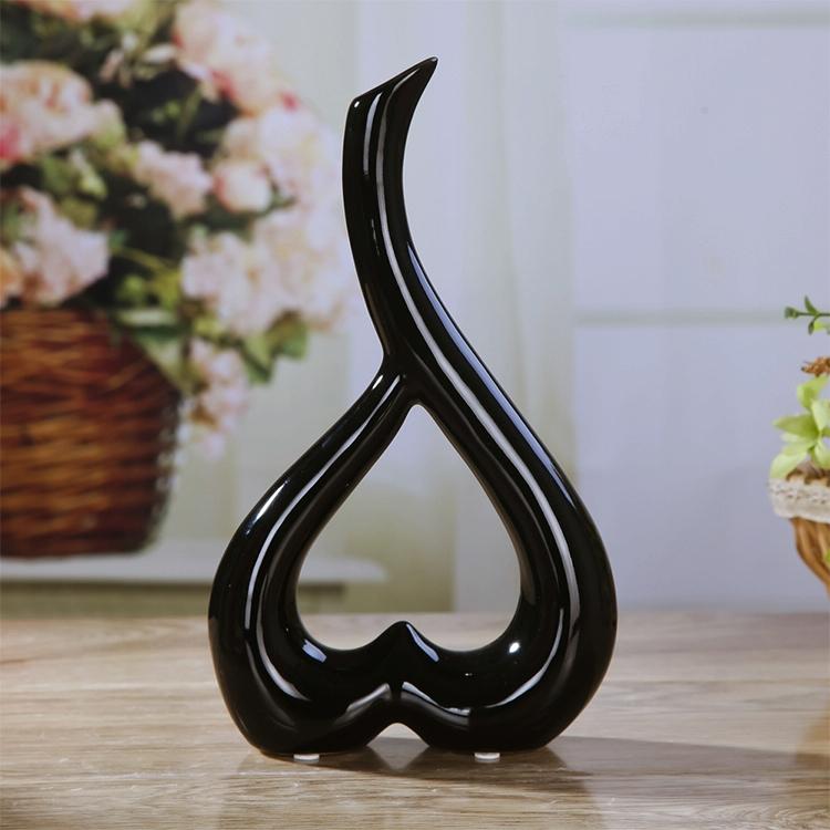 Creative Heart-shaped Ceramic Flower Vase for Home Office or Wedding Decor - Black