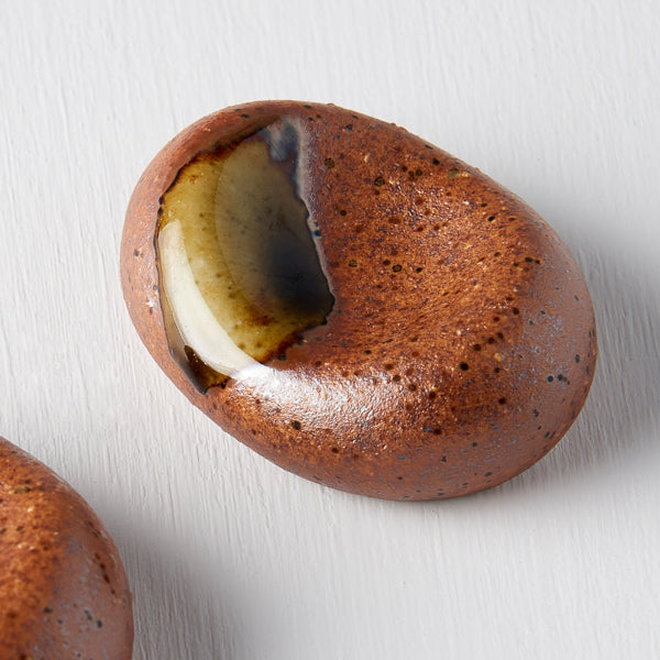 Chopstick Rest Pebble Brown with Green Splash
