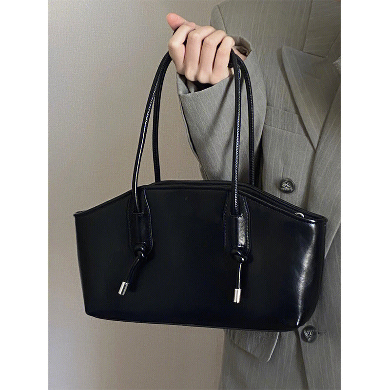 Elegant Black PU Handbag with Stylish Chain Closure â€“ Spacious and Versatile Shoulder Bag