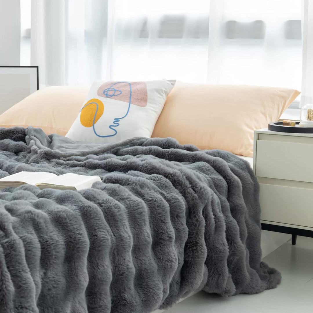 Dark Grey 130*160cm Plush Toscana Rabbit Hair Throw Blanket - Soft Flannel Fleece for All Seasons, Perfect for Couch & B