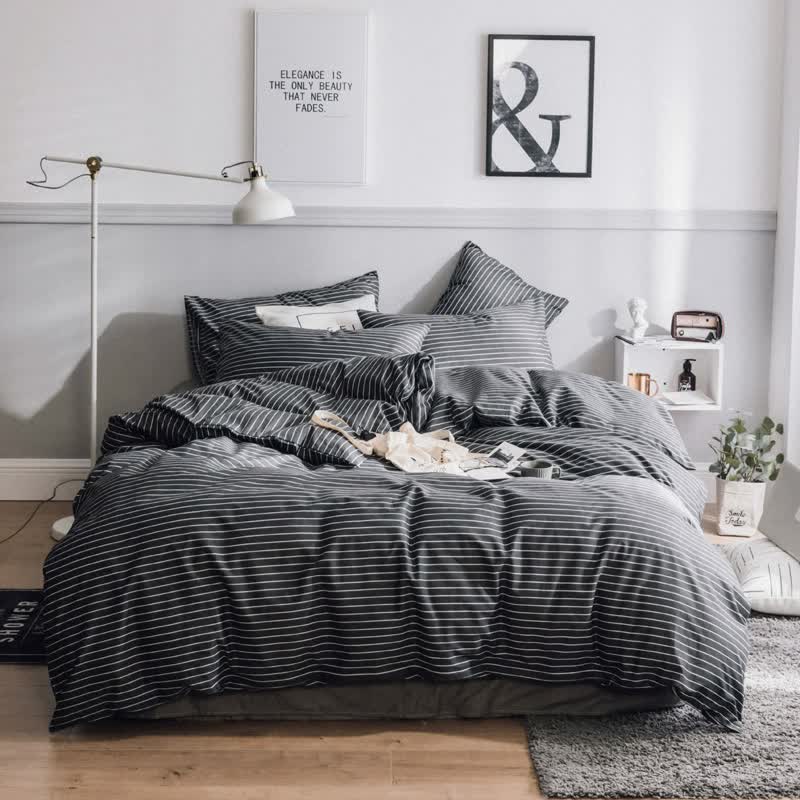 Black Stripes Three-Piece Bedding Set - Comfortable Polyester with Adjustable Corner Straps (Quilt Cover 200*230CM + Pil