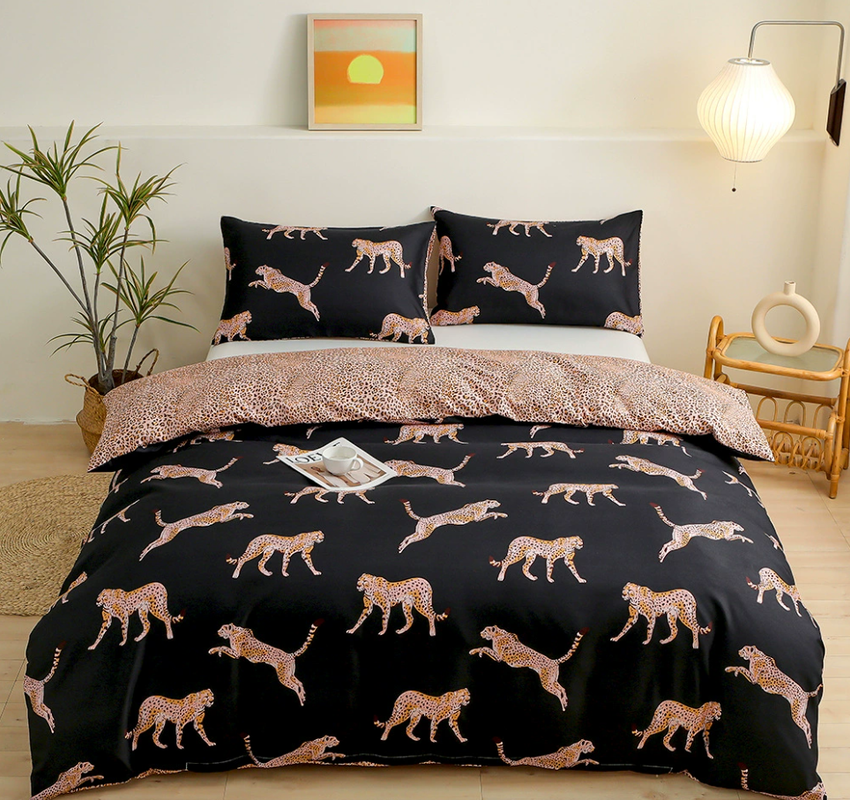 Black leopard print Three-Piece Bedding Set - Comfortable Polyester with Adjustable Corner Straps (Quilt Cover 265*230CM