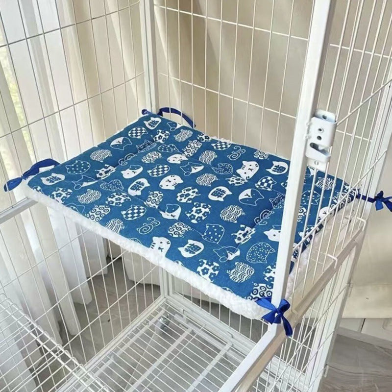 Tie-On Cat Cage Platform Pad - white cat pattern on Blue background (30x50cm)