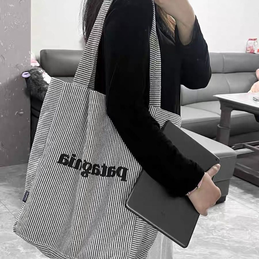 Minimalist Vertical Striped Canvas Tote Bag for Casual Outings (28x35x15cm)