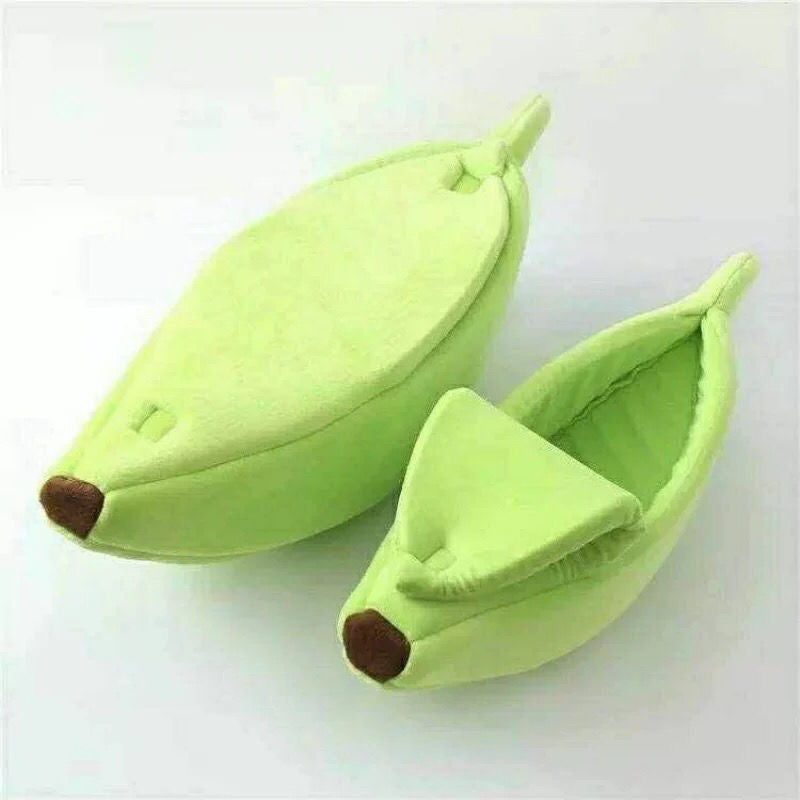 Green Cozy Banana Peel Pet Bed - Plush & Warm Cave House for Cats & Small Dogs (Medium)