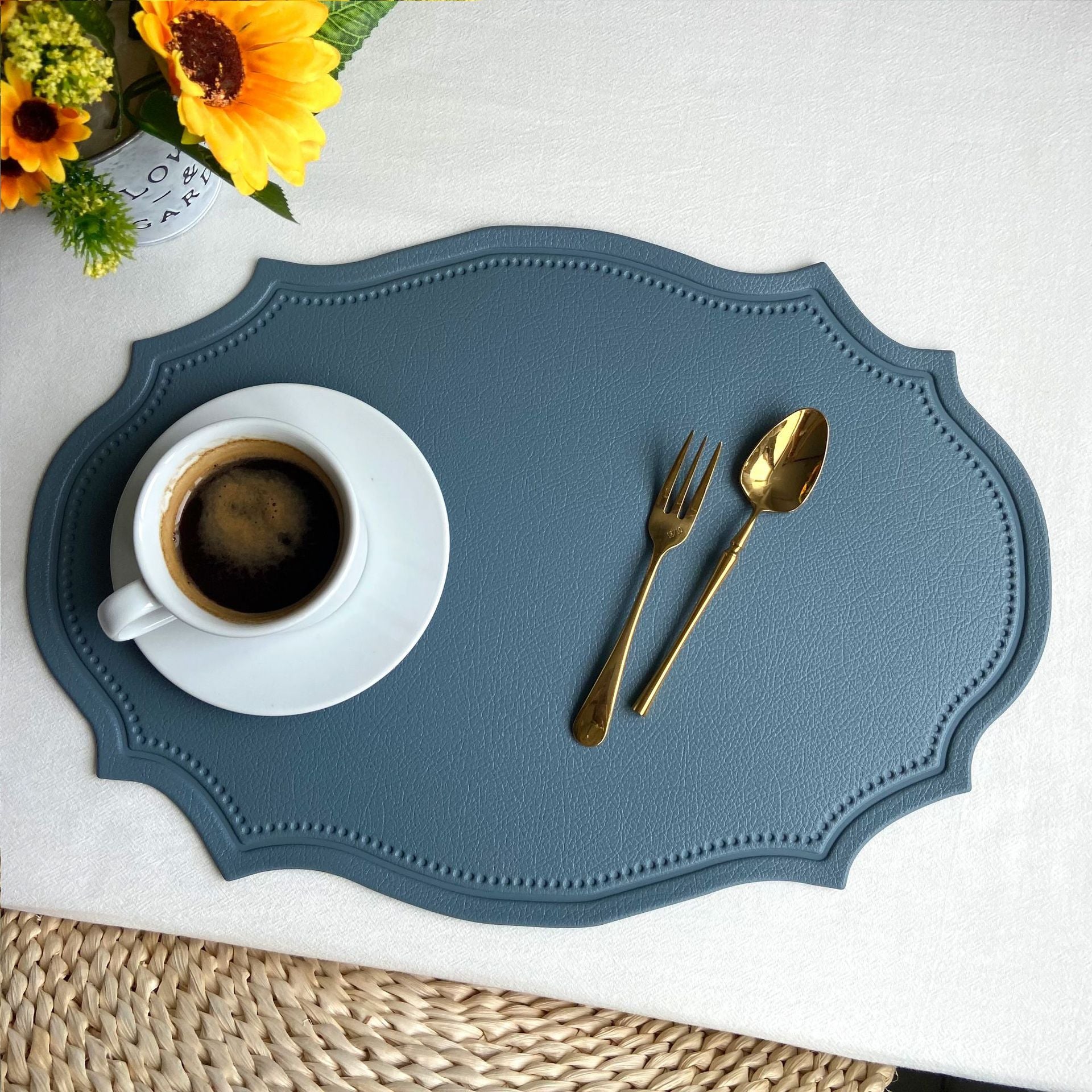 4 pcs Retro Faux Leather Placemat - Waterproof & Oil-Proof Dining Table Mat (Light blue)