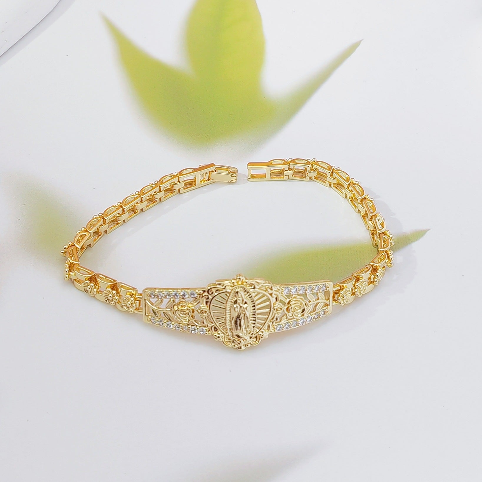 Elegant Hollow Floral Geometric Bracelet – Gold-Plated Copper Fashion Jewelry with Delicate Chain Design(R80）