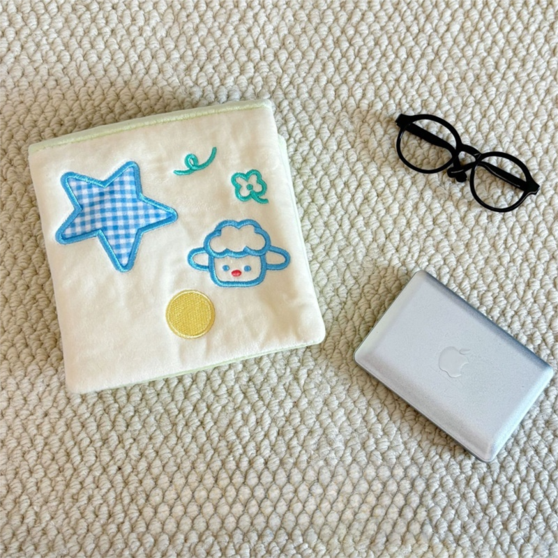 Soft Plush Interactive Sniffing Wallet with Hidden Treat Pockets (Style 2) - Squeaky Enrichment & Boredom Buster for Dog