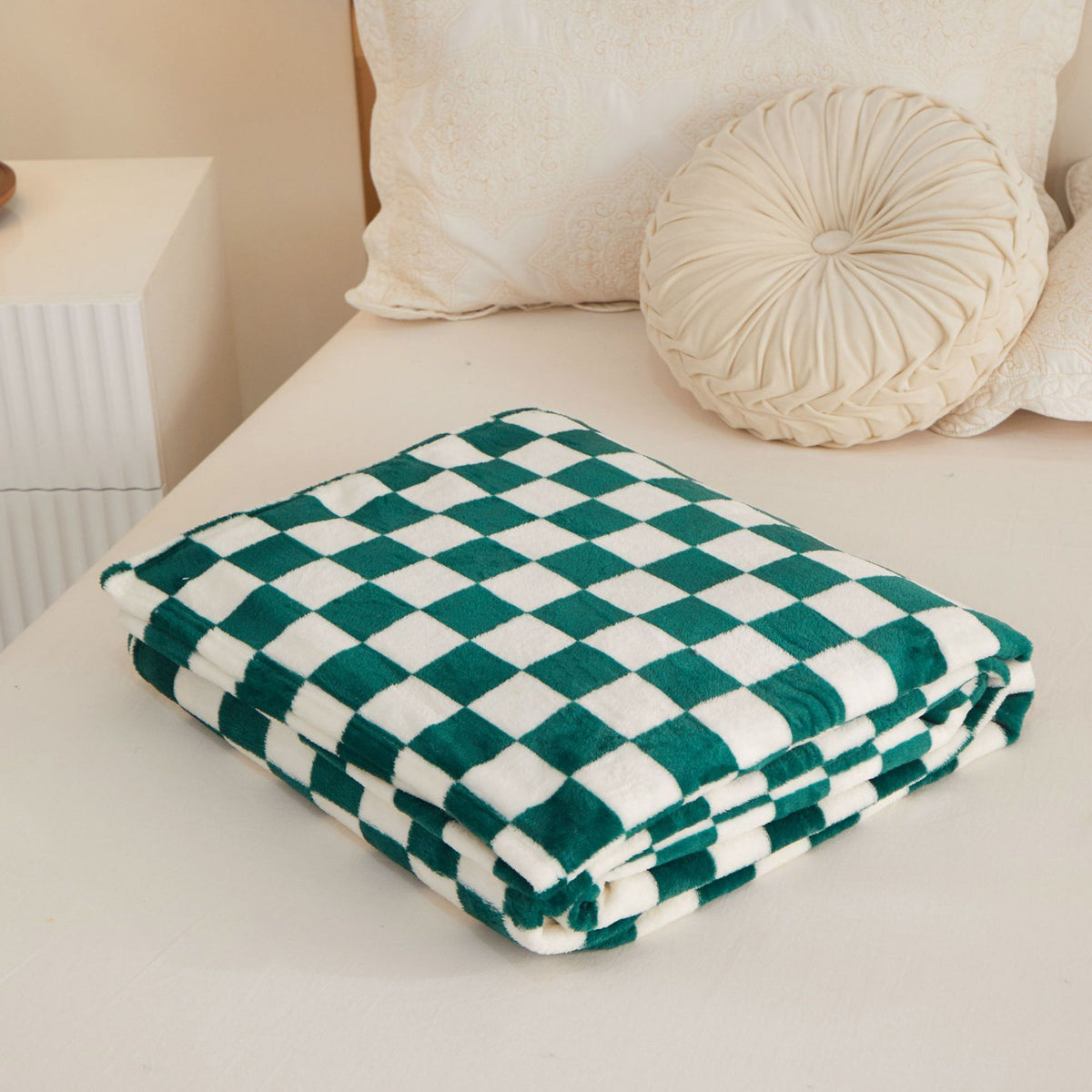 Green and white checkered pattern Double-Sided Plaid Fleece Blanket – 100×150cm Machine Washable, No-Shedding Flannel Throw for Office, Air Conditioning & Nap Use