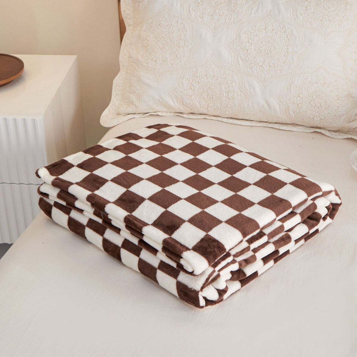 Coffee-colored and white checkered pattern Double-Sided Plaid Fleece Blanket – 100×150cm Machine Washable, No-Shedding Flannel Throw for Office, Air Conditioning & Nap Use