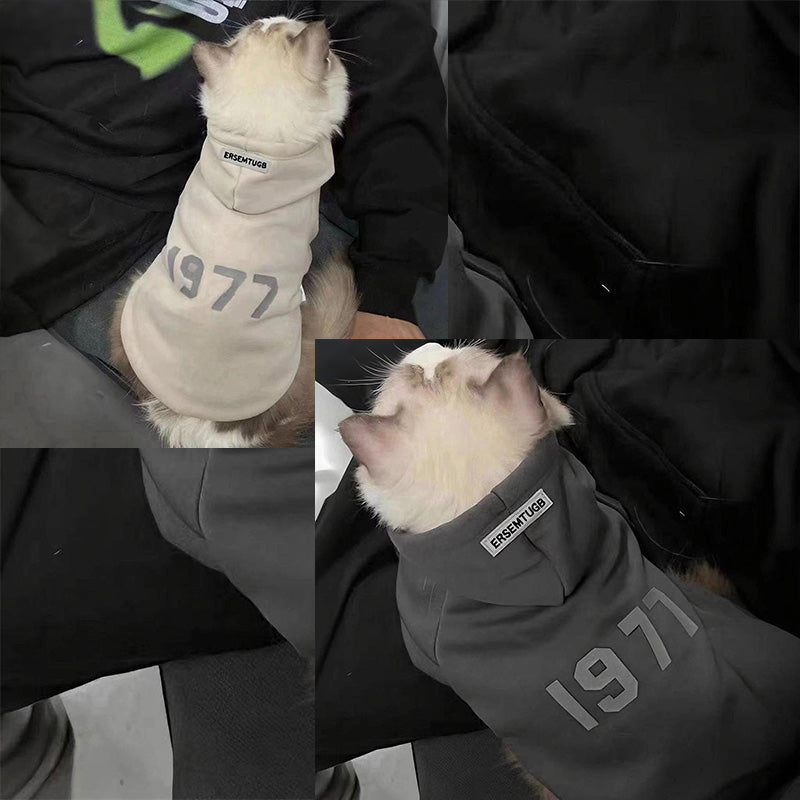 2-Pack XL sizeTrendy Pet Hoodie with "1977" Print - Warm Winter Wear for Cats and Small Dogs - with Plush Lining -   Beige and Dark Grey