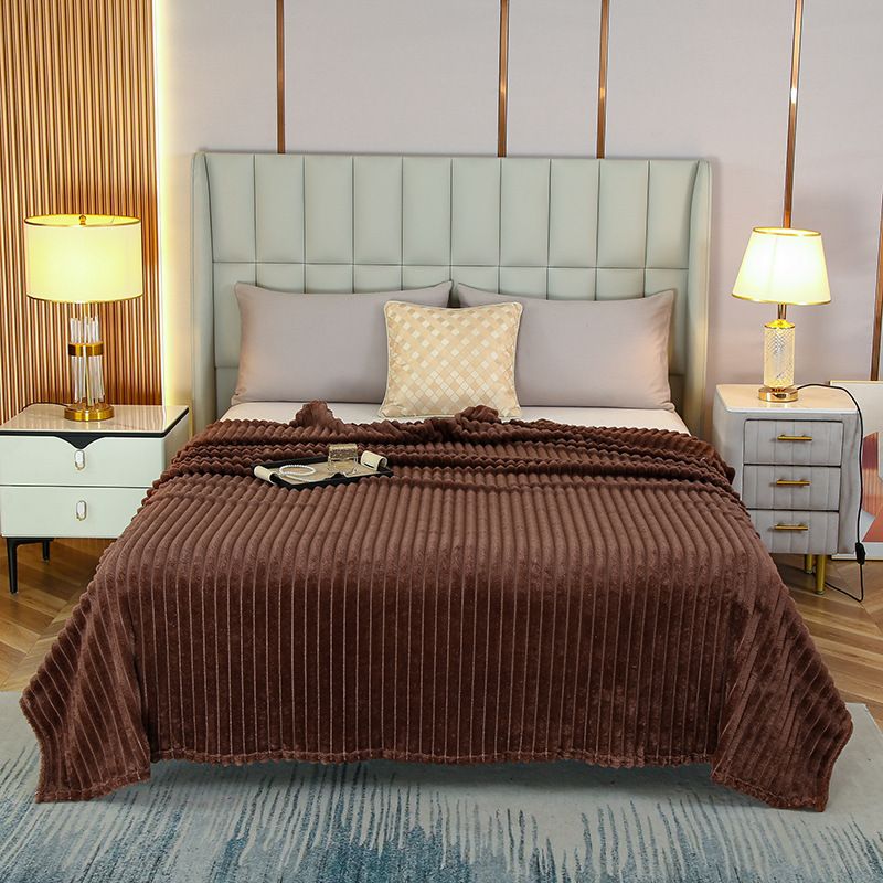 200*230cm Brown Solid Colour Flannel Throw Blanket - Thick Double-Sided Fleece with Ribbed Texture - Soft throw blanket& Lightweight for Sofa, Bed, Office Nap, Air-Conditioned Rooms - Durable, Machine Washable, Non-Shedding