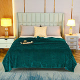 200*230cm Green Solid Colour Flannel Throw Blanket - Thick Double-Sided Fleece with Ribbed Texture - Soft throw blanket& Lightweight for Sofa, Bed, Office Nap, Air-Conditioned Rooms - Durable, Machine Washable, Non-Shedding
