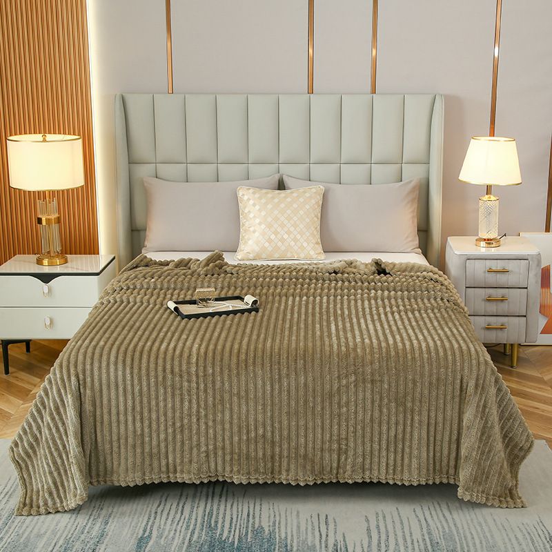 150*200cm Light Coffee Solid Colour Flannel Throw Blanket - Thick Double-Sided Fleece with Ribbed Texture - Soft throw blanket& Lightweight for Sofa, Bed, Office Nap, Air-Conditioned Rooms - Durable, Machine Washable, Non-Shedding