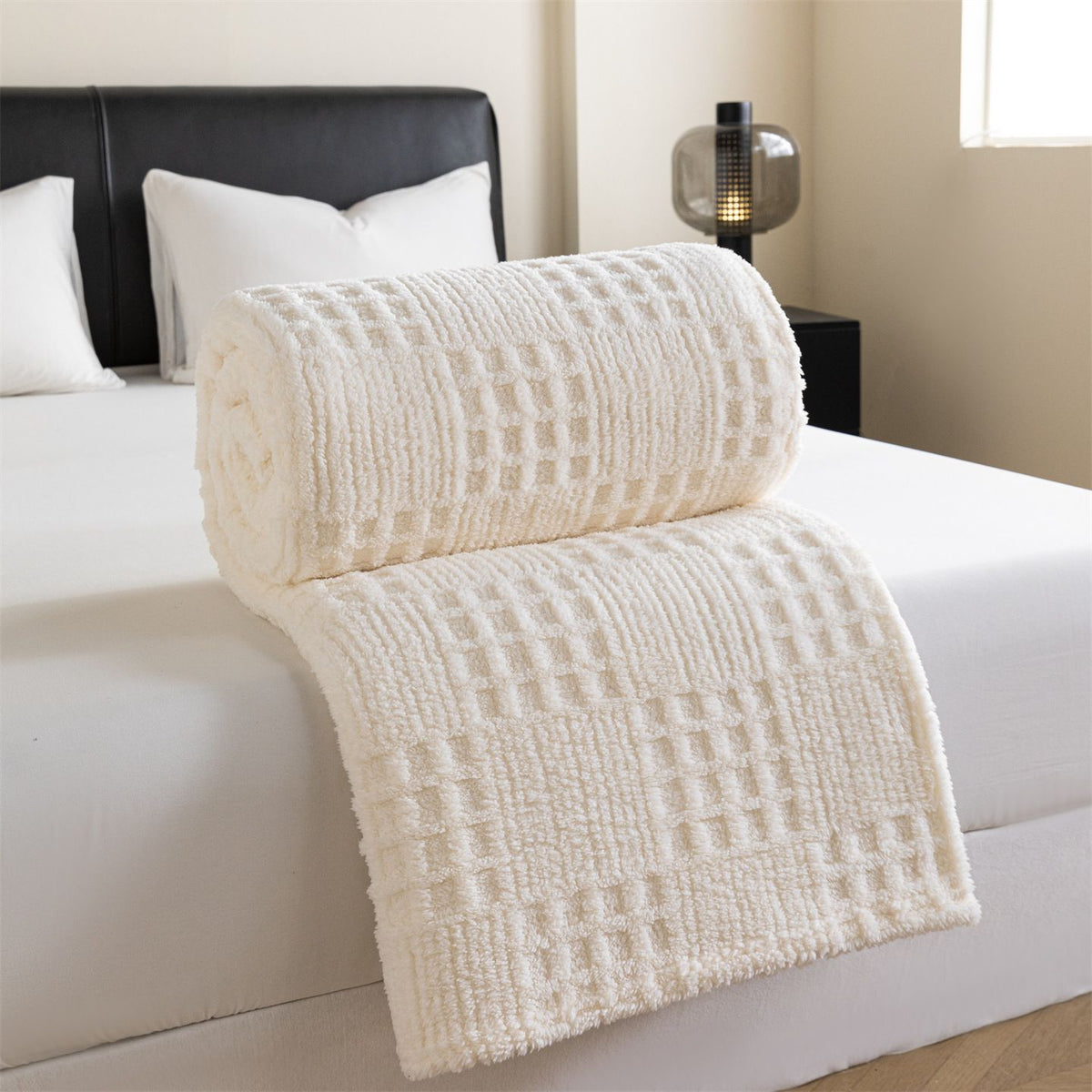 Off-White 150*200cm Thickened Double-Sided Plush Waffle Weave Throw Blanket - Anti-Static Taffeta Velvet & Flannel Fleece - Warm, Soft, Non-Shedding Blanket for Winter, Sofa, Bed & Office